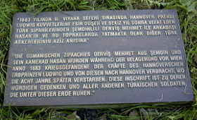 Bronzetafel mit türkischer und deutscher Inschrift