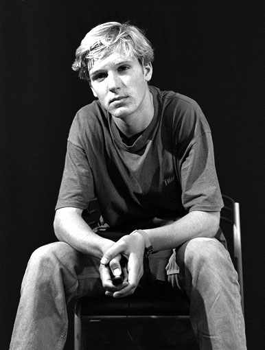 abgeklärter, junger Mann